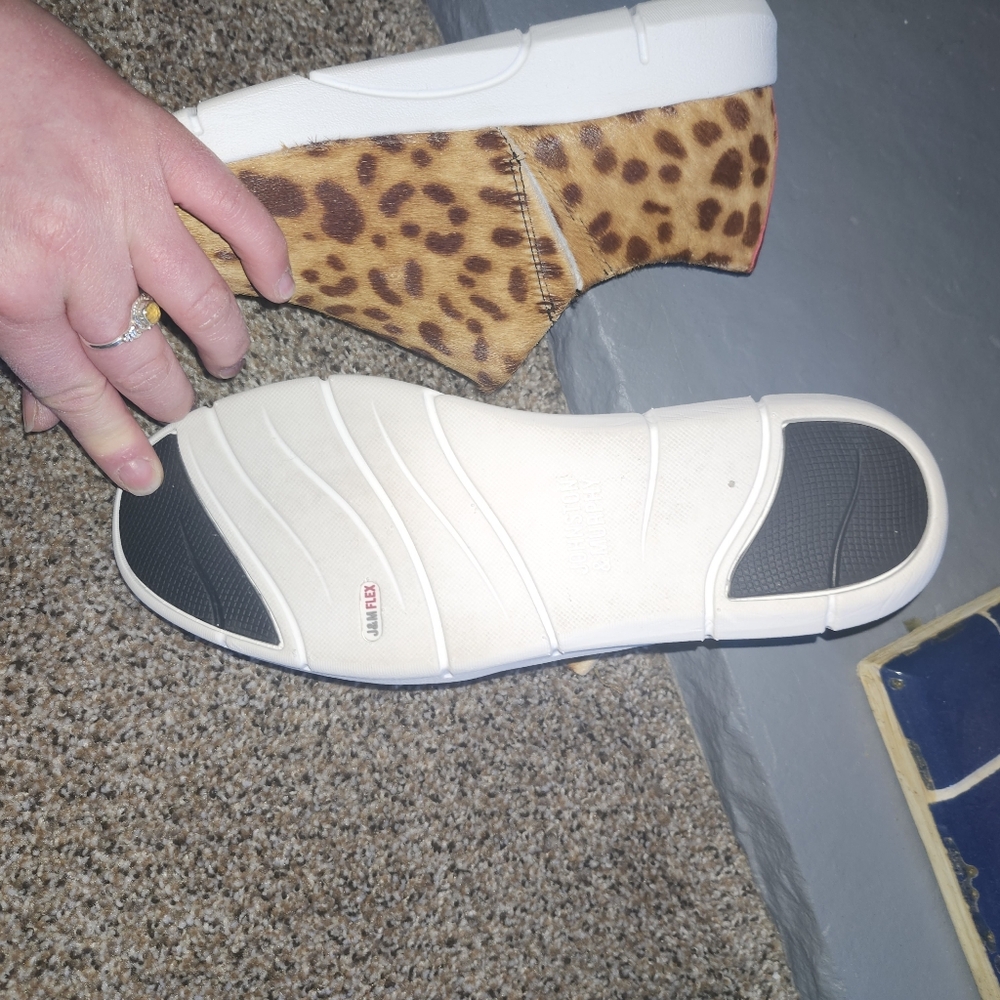EUC Johnson And Murphy Leopard Print Women's Side Zip Size 8.5 - Picture 5 of 6